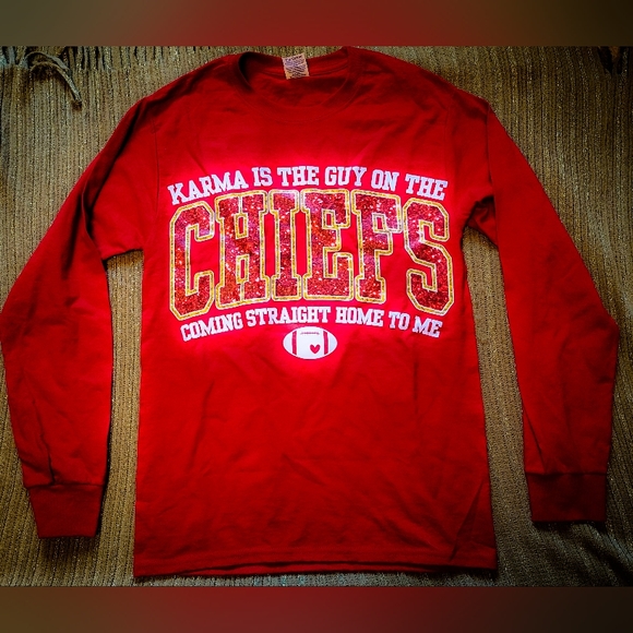 NWT LONG SLEEVE CHIEFS / TAYLOR SWIFTY LOVERS SHIRT - Picture 1 of 5